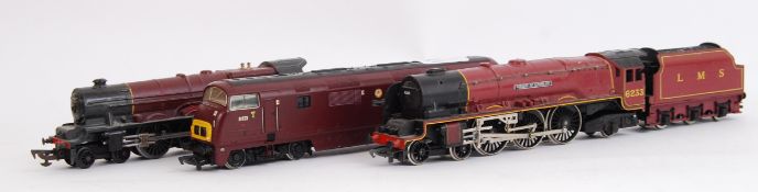 00 GAUGE: A collection of 3x 00 gauge railway trainset locomotives to include Duchess Of Sutherland,