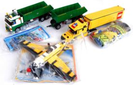 LEGO: A collection of loose Lego to include all part / fully built sets - 3221 Lego City Truck,