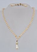 A good vintage simulated pearl necklace