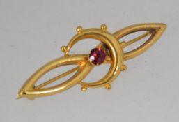 An early 20th century 9ct gold bar brooc