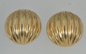 A pair of 9ct gold clip on earings in the shape of a shell. (ct import mark to verso clip with 375.