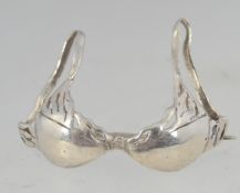 A white metal brooch - tests silver - fa