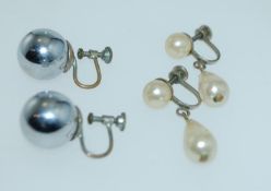 A pair of vintage simulated pearl drop e