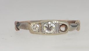 A yellow metal ring with a 10pt and a 5p