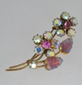 A vintage yellow metal flower spray broo