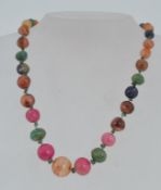 A vintage knotted agate stone bead neckl