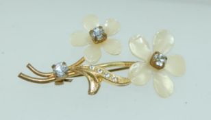 A vintage yellow metal mother of pearl p