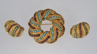 A good vintage 1950s yellow metal brooch