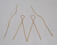 Two pairs of vintage 375 9ct gold chain drop earrings one pair with pearl finial marked 375.