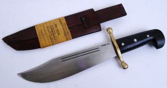 V44 KNIFE: A mid century WWII era US Rangers army issue V44 hunting Bowie knife, with 14