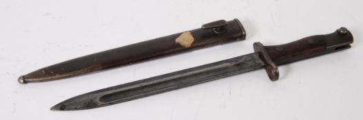 BAYONET: A First World War WWI era Turkish mauser rifle bayonet. Turkish markings to the ricasso.