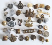 BADGES & BUTTONS: A collection of assorted vintage military / civilian badges and buttons etc to