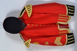 DRESS TUNIC: A fantastic Scottish regimental dress tunic staff set,
