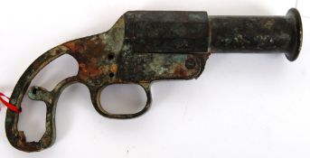 GERMAN ZEPPELIN FLARE GUN: An original German Imperial Navy flare pistol.