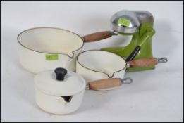 Le Creuset cast iron retro vintage pans in white/cream, set of 3 graduating,