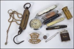 A mixed lot to include a collection of 5x assorted vintage penknives, scales,