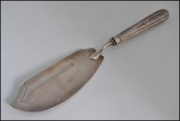 A Georgian silver fish knife having silver blade and handle.