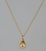 A hallmarked 9ct gold pendant necklace w