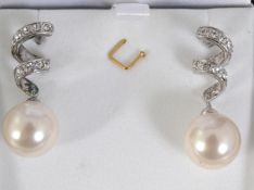 A pair of white metal rhodium plated dr