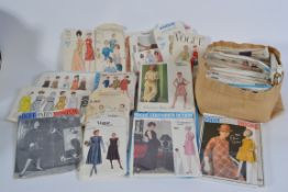 A good collection of vintage and retro sewing patterns,