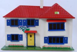 DOLLS HOUSE: A charming vintage Triang T