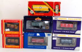 00 GAUGE; A collection of 7x 00 gauge ra