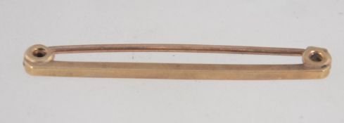 A 9ct gold tie bar pin. Marked HG&S 9ct. Tests 9ct gold. Measures 4cms. Weighs 1.