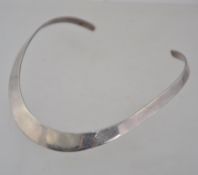 A hallmarked 925 silver choker neckace hallmarked for London. Weight 43g.