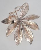 A vintage 50s 60s large leaf brooch by Exquisite, Horse Chestnut version in gold tone.