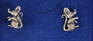 A pair of 925 silver earrings in the form of mice with presentation box. Marked 925. Measures 1.