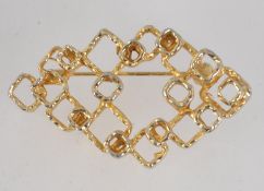 A vintage 1960's 70's gold tone Modernist/ Brutalist brooch with rollover clasp. Measures 5cms.