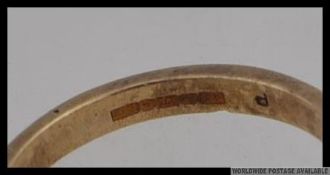 A 9ct gold hallmarked single stone diamond solitaire ring. The stone approx 25pnts.