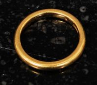 A hallmarked 22ct solid gold band ring. Hallmarked for Birmingham. Weight 5.3. Size L.