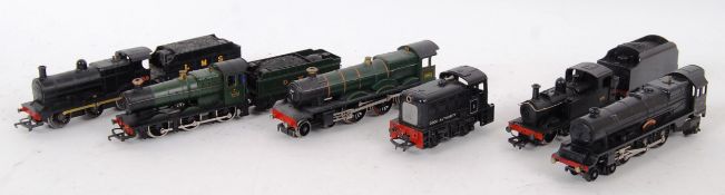 00 GAUGE: A collection of 6x Hornby and other 00 gauge railway trainset locomotives. Some tenders.