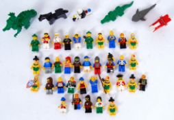 LEGO: A good collection of 35x vintage (all 1980's / 1990's ) minifigures - mostly Knights /