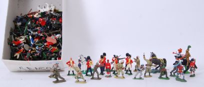 SOLDIERS: A collection of assorted vintage plastic soldiers / figures to include Britains,