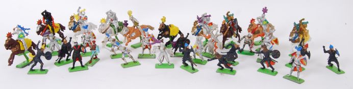 BRITAINS DEETAIL: A collection of 35+ Britains Deetail metal base mounted figures.