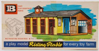 BRITAINS: An original vintage Britains 4719 Riding Stable clip together playset.