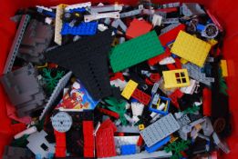 LEGO: A good collection of vintage loose Lego - all 1980's / 1990's.