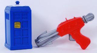 DOCTOR WHO: A rare vintage 1960's Doctor Who Lone Star ' Rocket Gun ' (marketed as the ' Dalek Gun