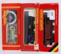 HORNBY: A collection of 3x boxed 00 gauge Hornby railway trainset locomotives - R052, R396 and 9411.