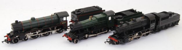 00 GAUGE: A collection of 3x 00 gauge railway trainset locomotives, comprising of; Hornby 61664,