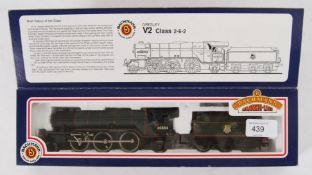 BACHMANN: 00 gauge railway trainset original Bachmann 31-554 boxed locomotive and tender.