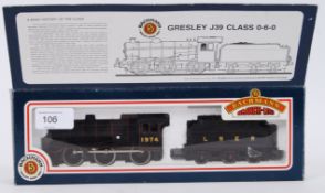 BACHMANN: An original Bachmann 00 gauge railway trainset locomotive 31-850 LNER.