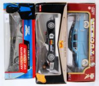 1:18 SCALE: A collection of 3x 1:18 scale boxed diecast models to include a James Bond 007 Aston