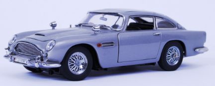 DANBURY MINT DB5: A rare 1:24 scale diecast model James Bond Aston Martin DB5 made by Danbury Mint.