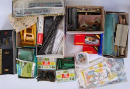 00 GAUGE: A large collection of assorted vintage 00 gauge railway trainset layout accessories to