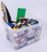 LEGO: A crate of assorted loose Lego - appearing to include part sets / pieces from Star Wars,