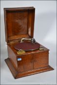 An Edwardian oak cased table top gramaph