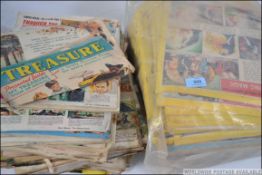 A large quantity of assorted vintage Loo